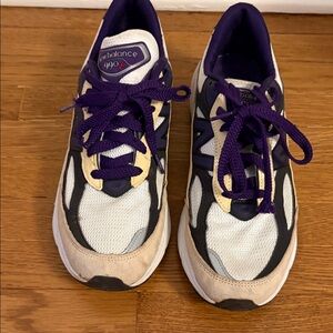 New Balance 990 Vintage-Inspired men’s Sneakers in Purple and White